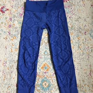 Blue snakeskin seamless lululemon leggings